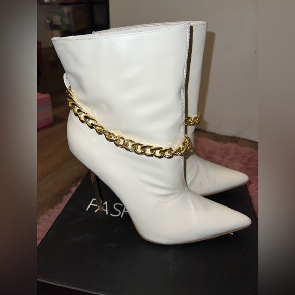 White chained booties - Picture 2 of 4